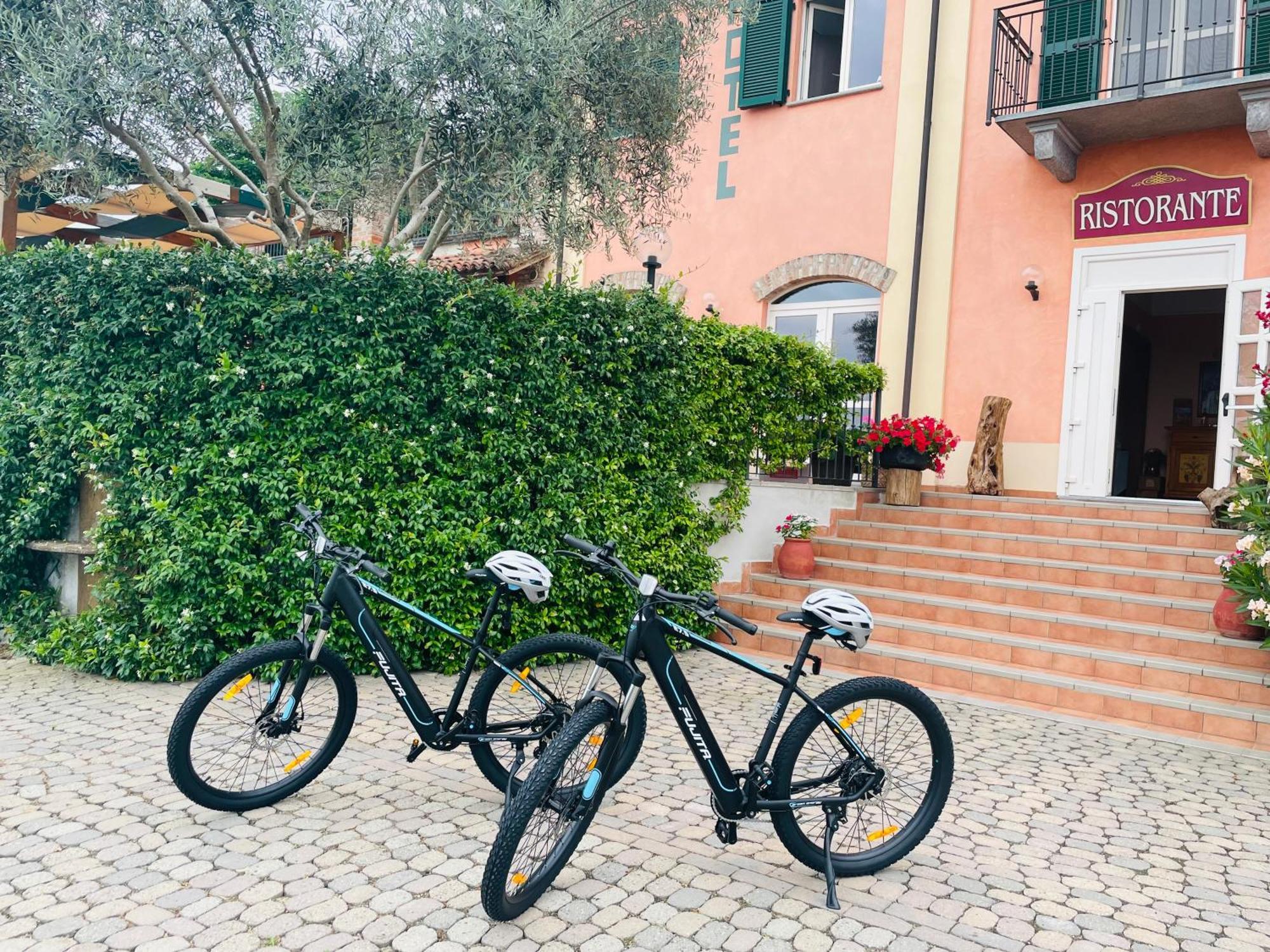 Hotel Ristorante Borgovecchio Montegrosso d'Asti Eksteriør billede